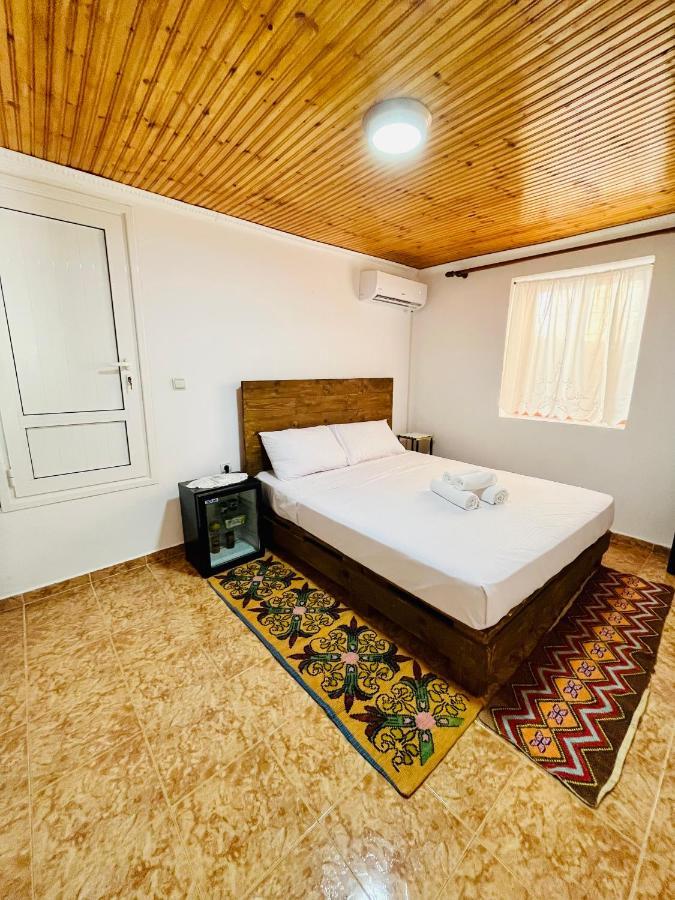 Nena'S Dashe House เบราท ภายนอก รูปภาพ